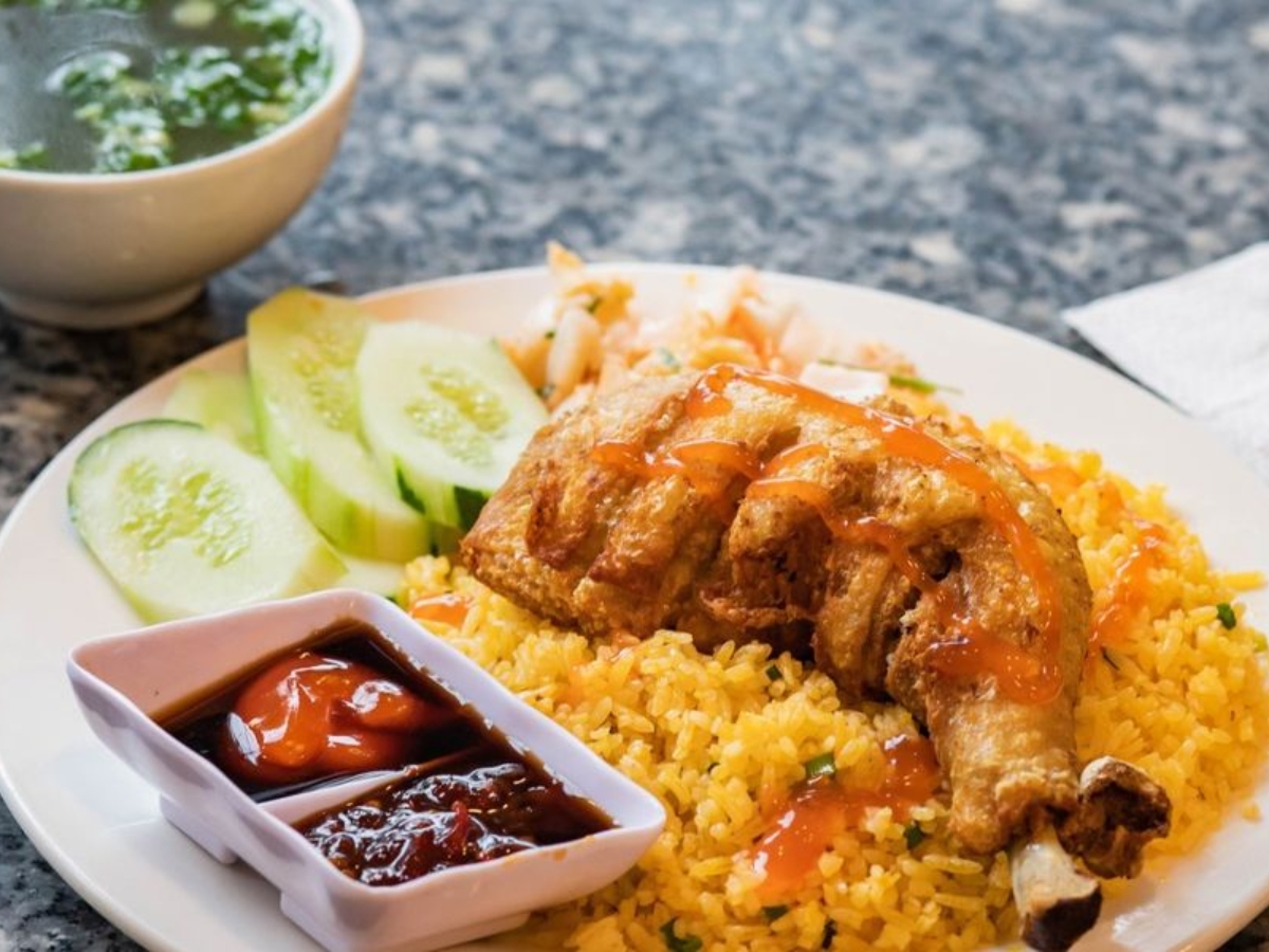 Cơm gà Nguyễn Ký chế biến ngon dẻo, thịt gà chín vàng