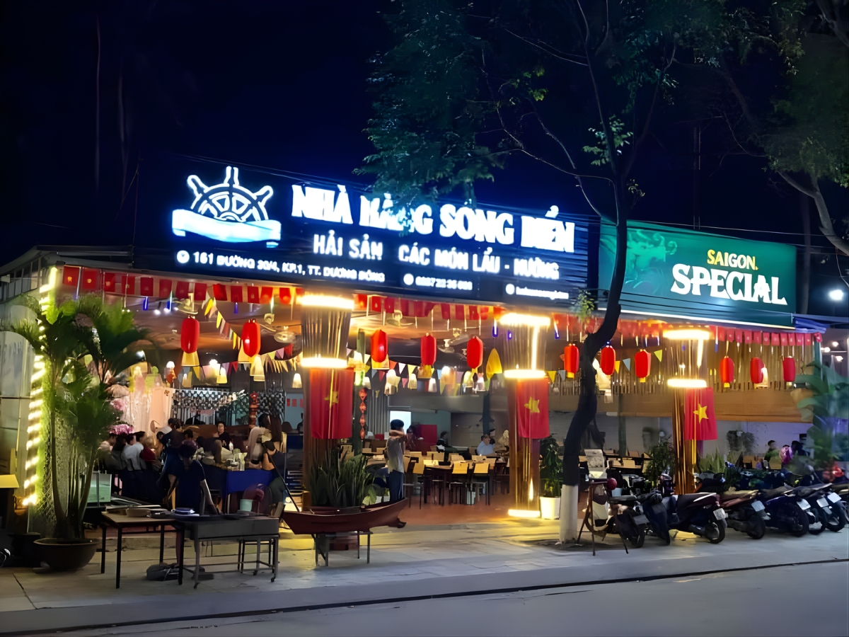 Nhà hàng Sóng Biển nằm ngay tại Dương Đông, thuận tiện di chuyển