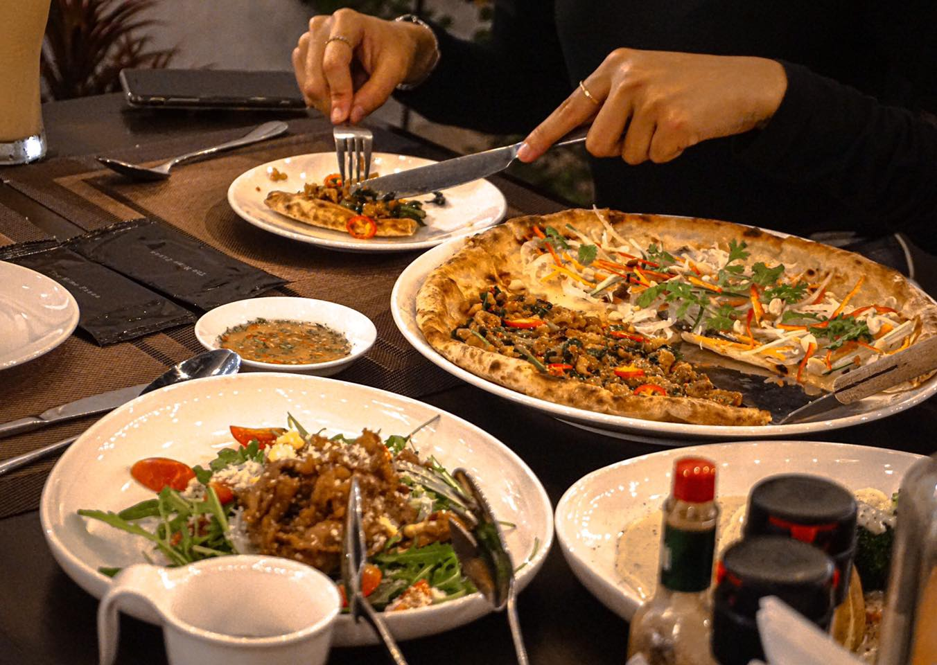 Những món pizza thơm ngon nức mũi tại quán
