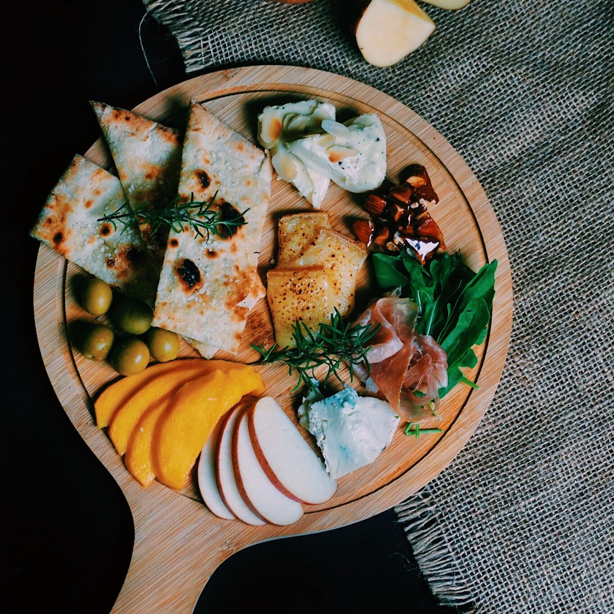 Quán ăn nổi bật với nhiều món pizza thơm ngon