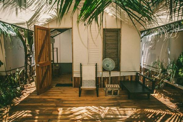 Từng căn nhà đều mang thiết kế gần gũi với biển đảo