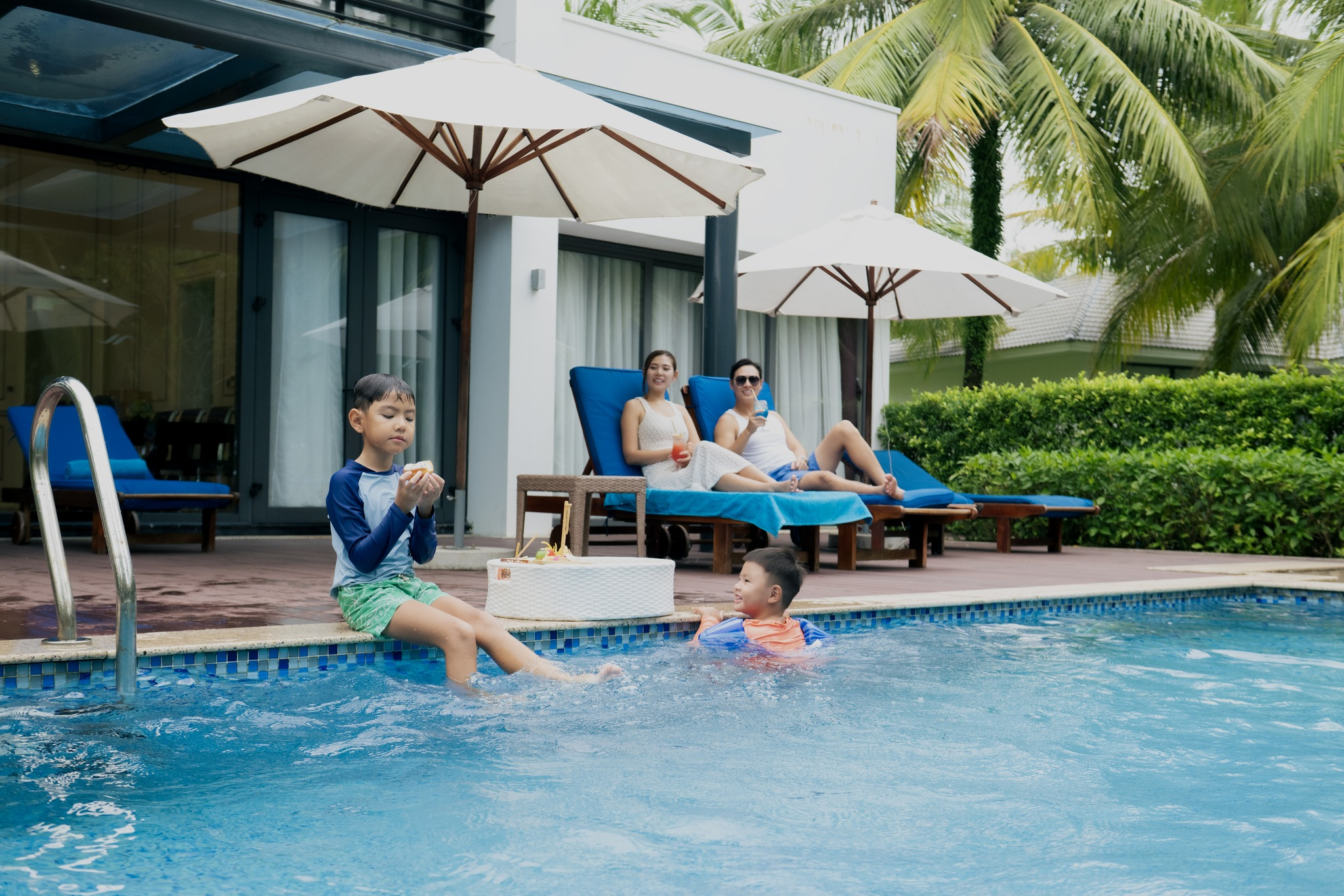 Du khách tận hưởng kỳ nghỉ tại Radisson Blu Resort Phú Quốc