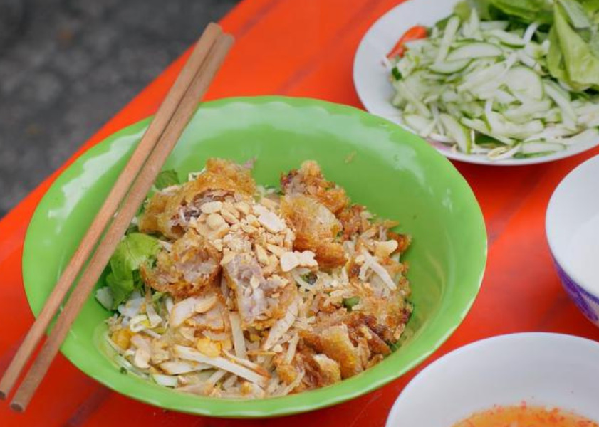 Hủ tiếu là món ăn đặc sản không thể bỏ qua khi tới Hà Tiên