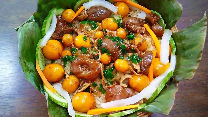 Hương vị đậm đà kết hợp với độ dẻo thơm của xôi tạo nên sự cuốn hút cho xôi Hà Tiên