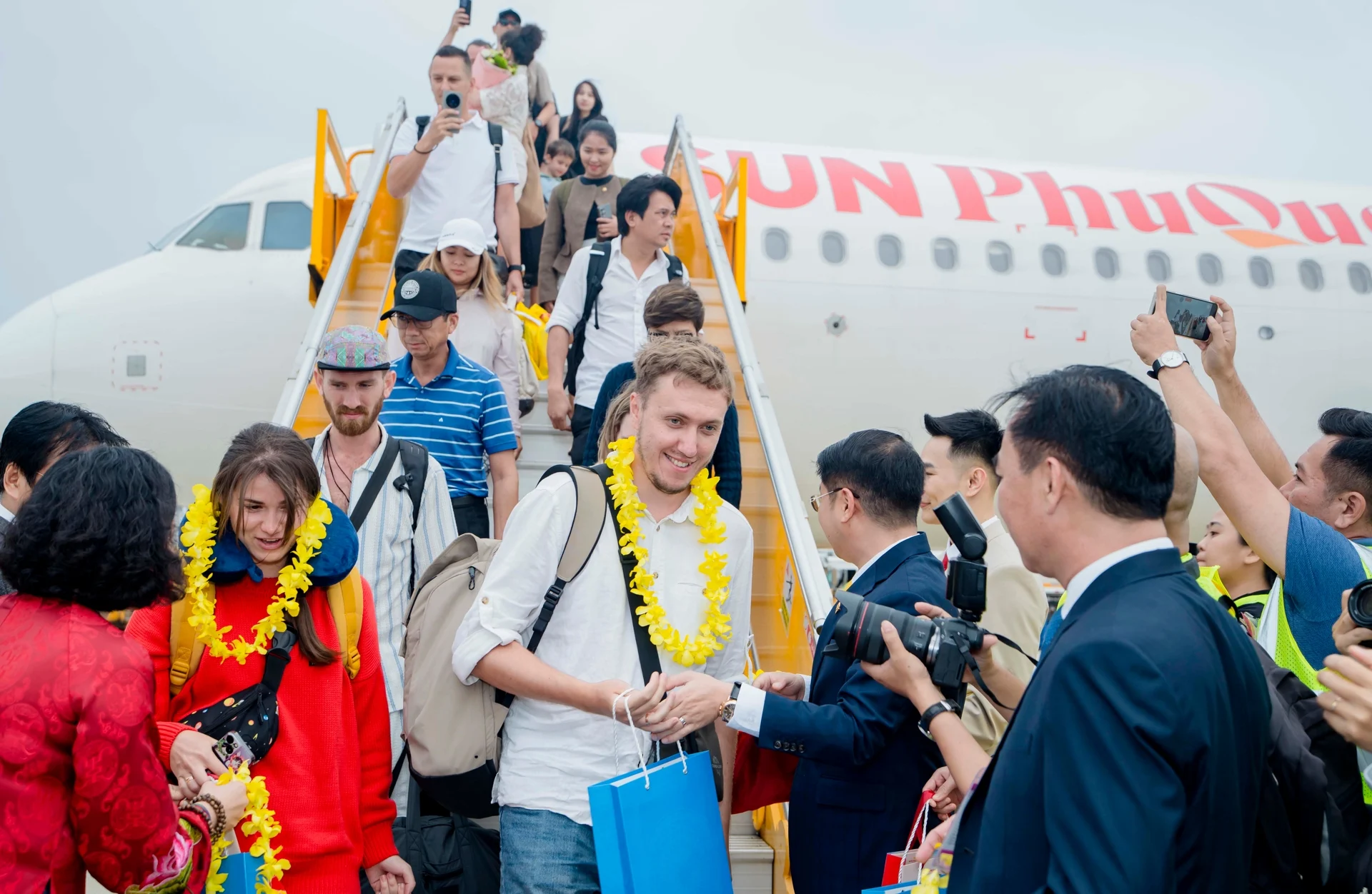 There are increasingly more direct flights from various countries to Phu Quoc