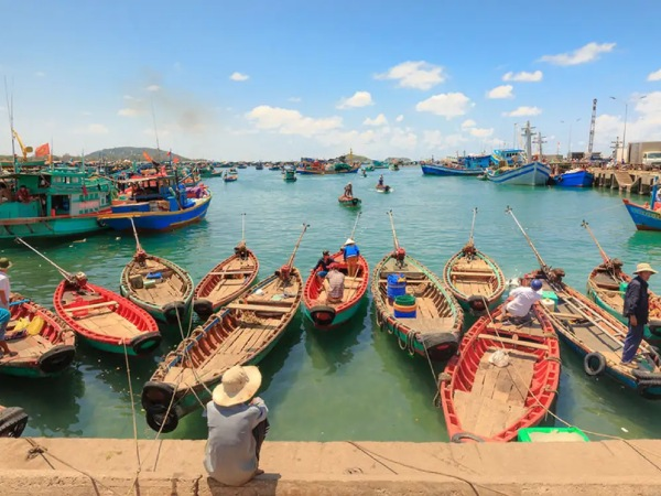 Tourists should experience the life of the local people