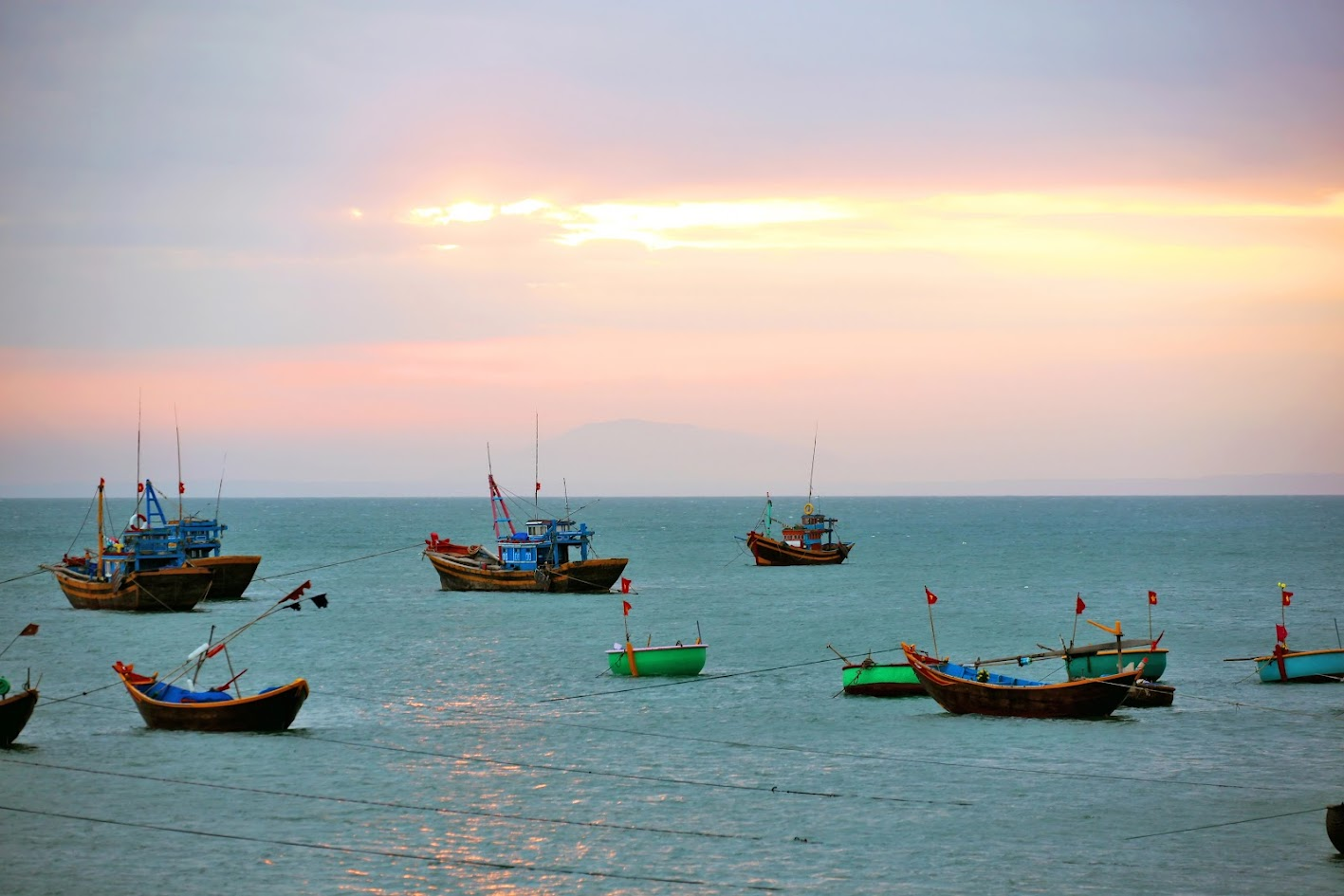 Du khách có thể trải nghiệm đời sống địa phương tại làng chài Hàm Ninh