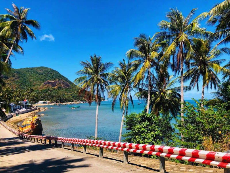 Khung cảnh yên bình tại đảo Hòn Sơn