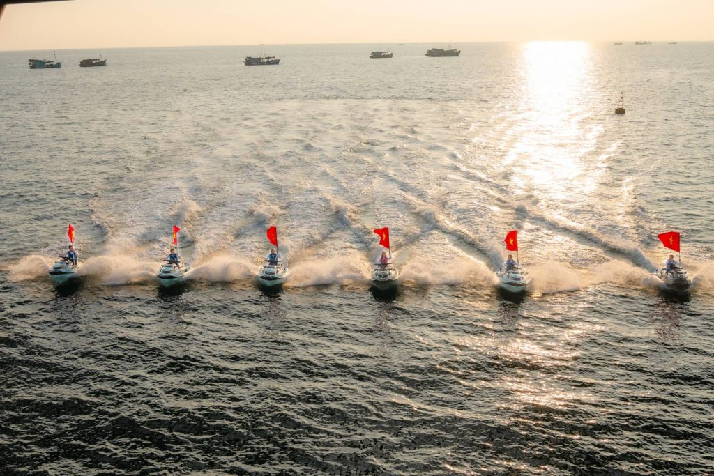 Khung cảnh ấn tượng trong show Đại dương thức giấc