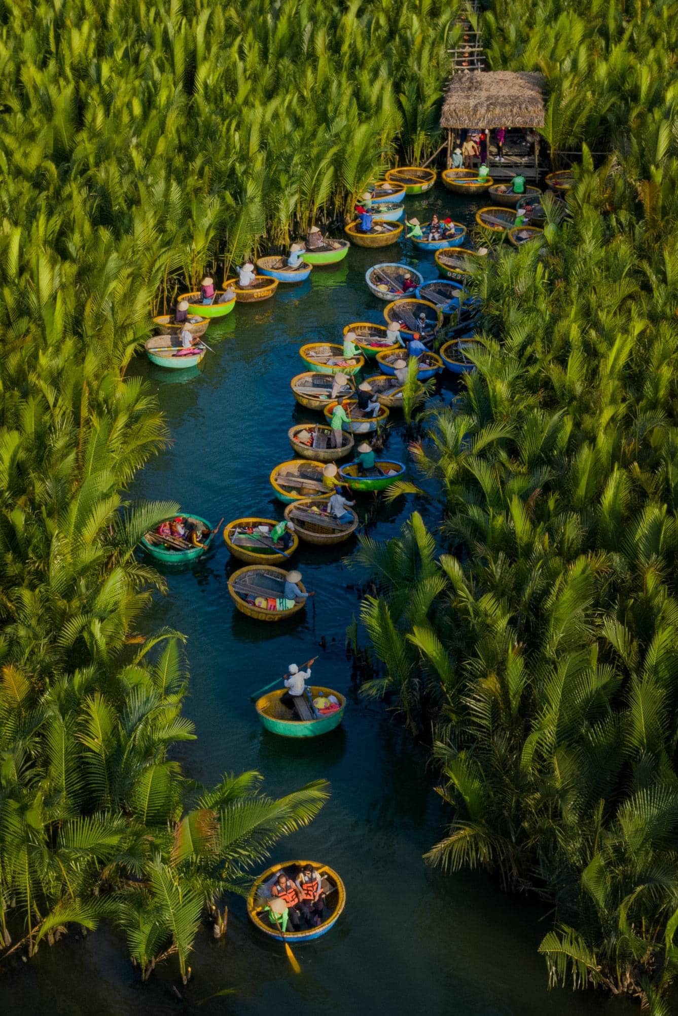 Nếu yêu thích không khí yên bình và văn hóa bản địa, tour miền Tây sông nước là lựa chọn khó bỏ qua