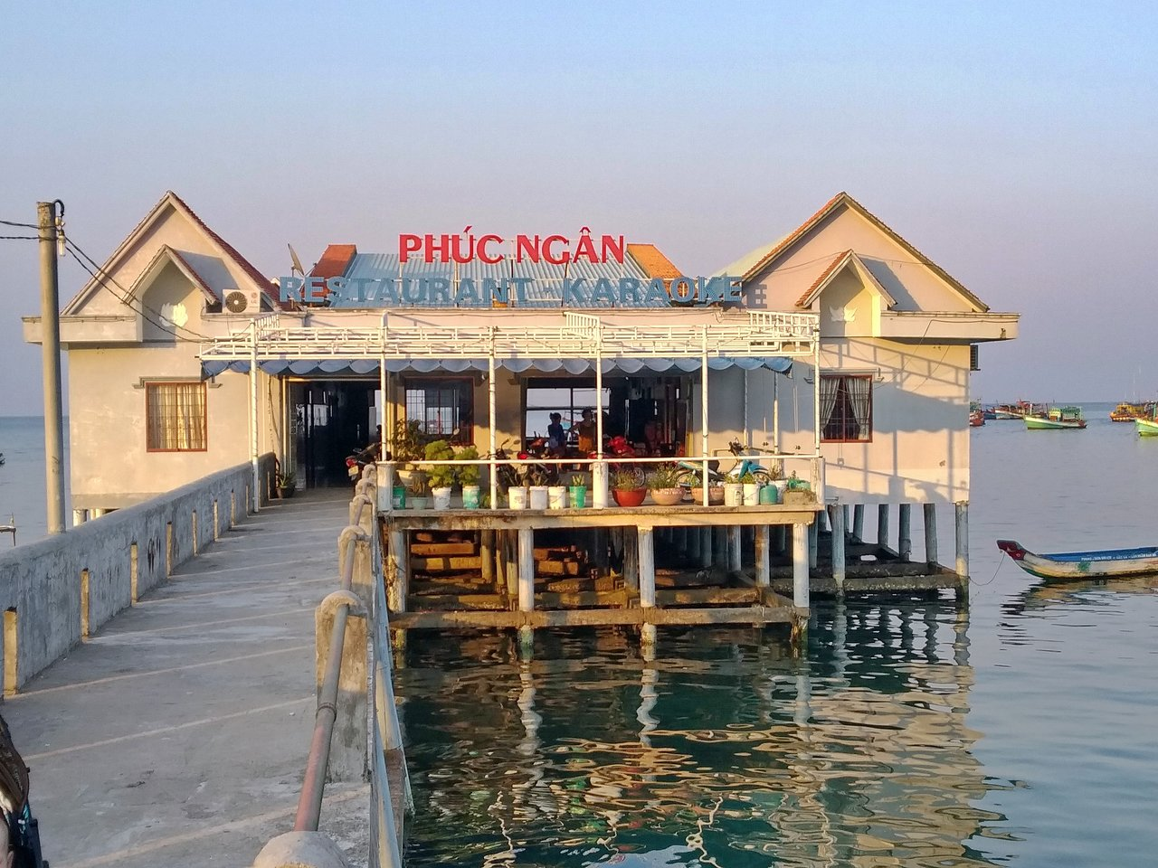 Trải nghiệm ẩm thực tại nhà hàng Phúc Ngân