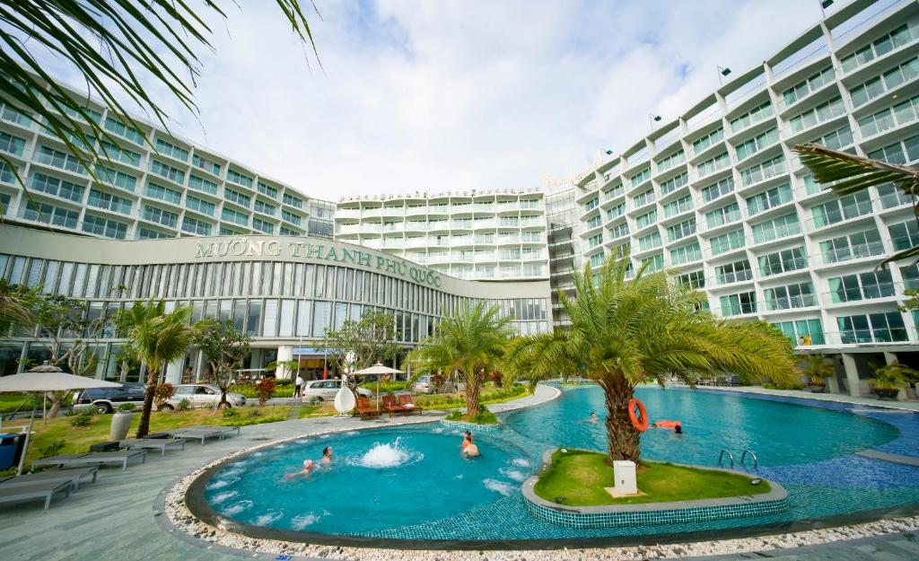 Muong Thanh Luxury Phu Quoc Hotel sở hữu vị trí thuận tiện gần sân bay