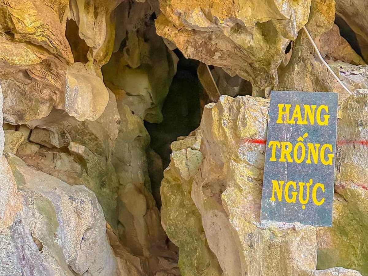 Hang Trống Ngực là một trong những hang nổi tiếng du khách nhất định nên ghé thăm