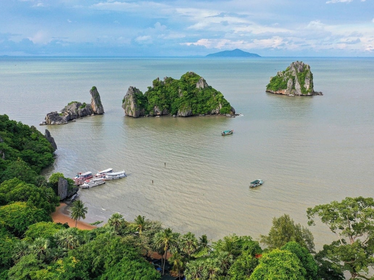 Hòn Phụ Tử là biểu tượng bất diệt cho tình phụ tử thiêng liêng và sự hy sinh cao cả
