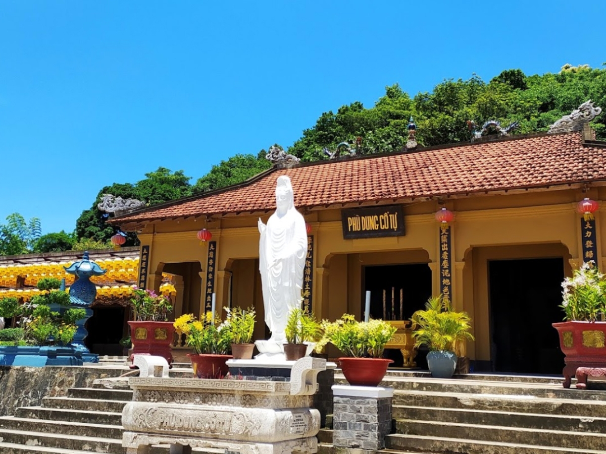 Không gian chùa yên tĩnh mang đến cảm giác bình yên, thư thái trong tâm hồn