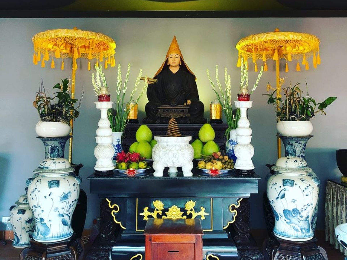 Không gian nơi thờ bà Phù Dung được bày biện gọn gàng, thể hiện lòng tôn kính