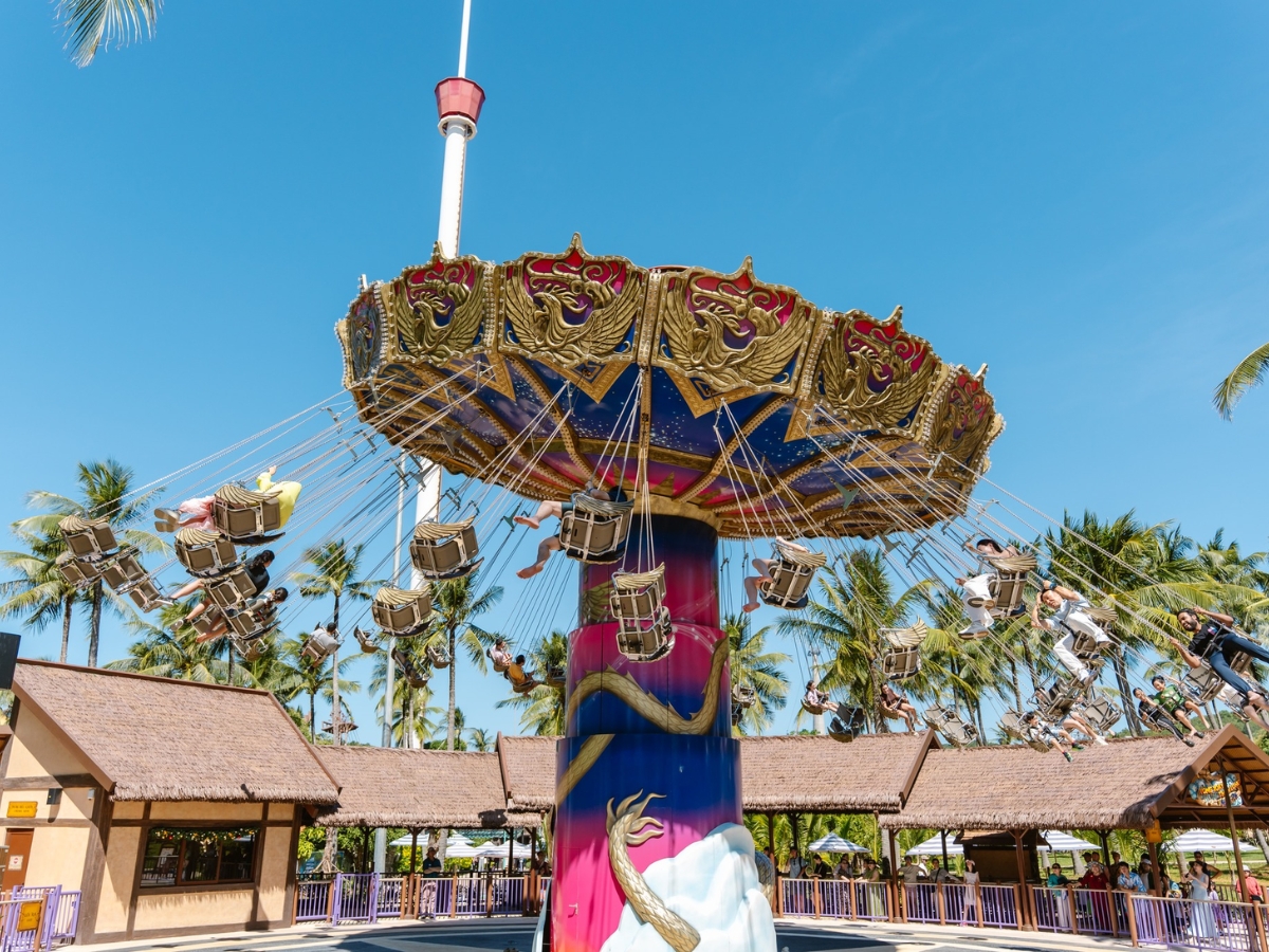 Du khách thỏa sức vui chơi tại Sun World Hon Thom