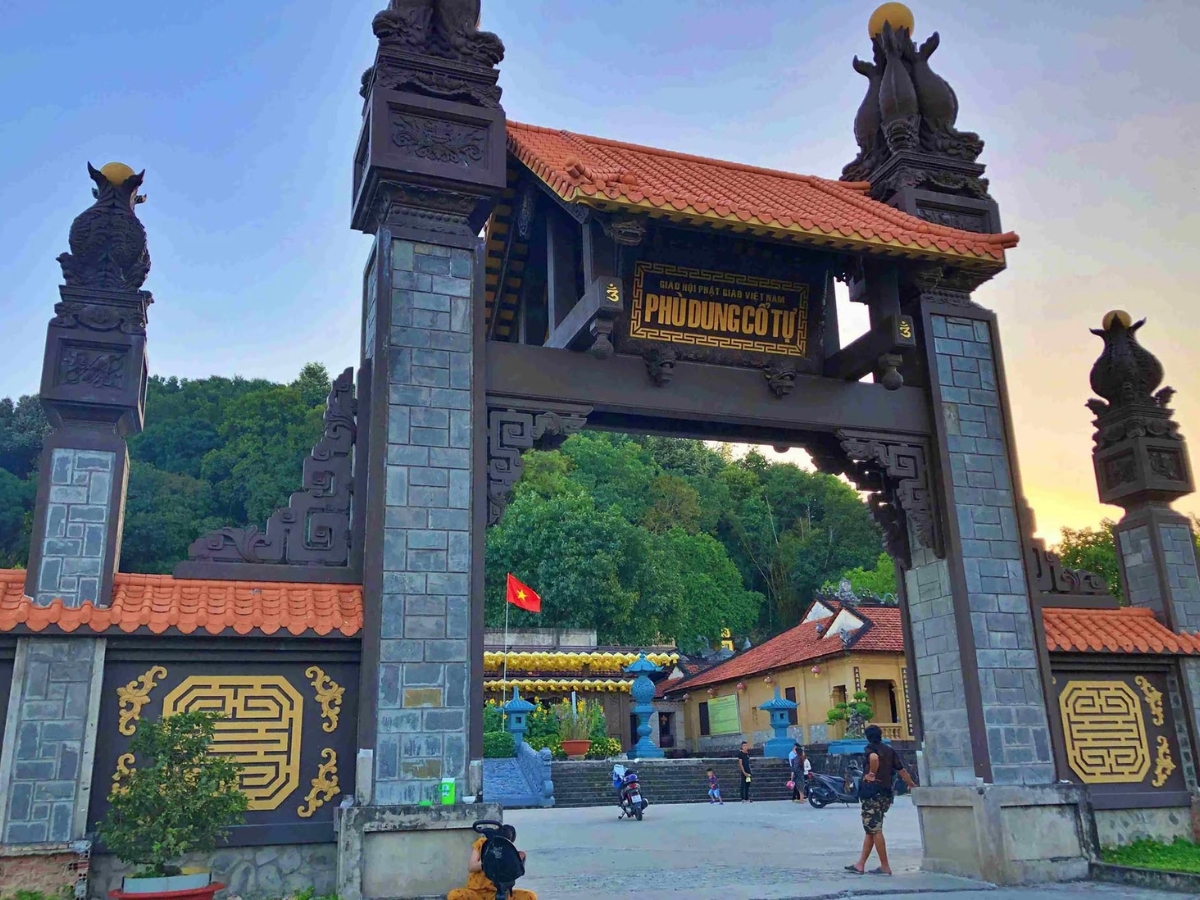 Chùa Phù Dung mang trong mình vẻ đẹp cổ kính giữa không gian thanh tịnh