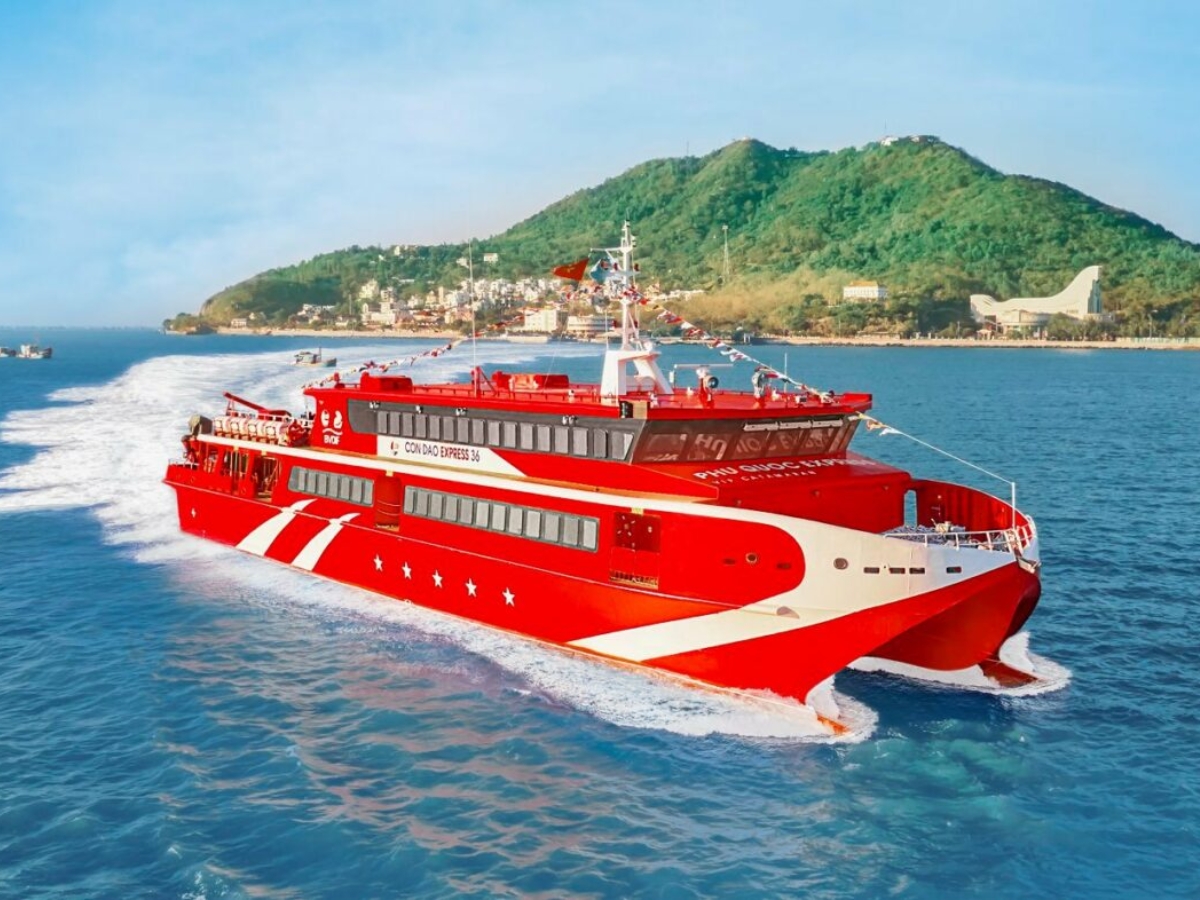 Di chuyển bằng tàu cao tốc là phương án được nhiều du khách lựa chọn
