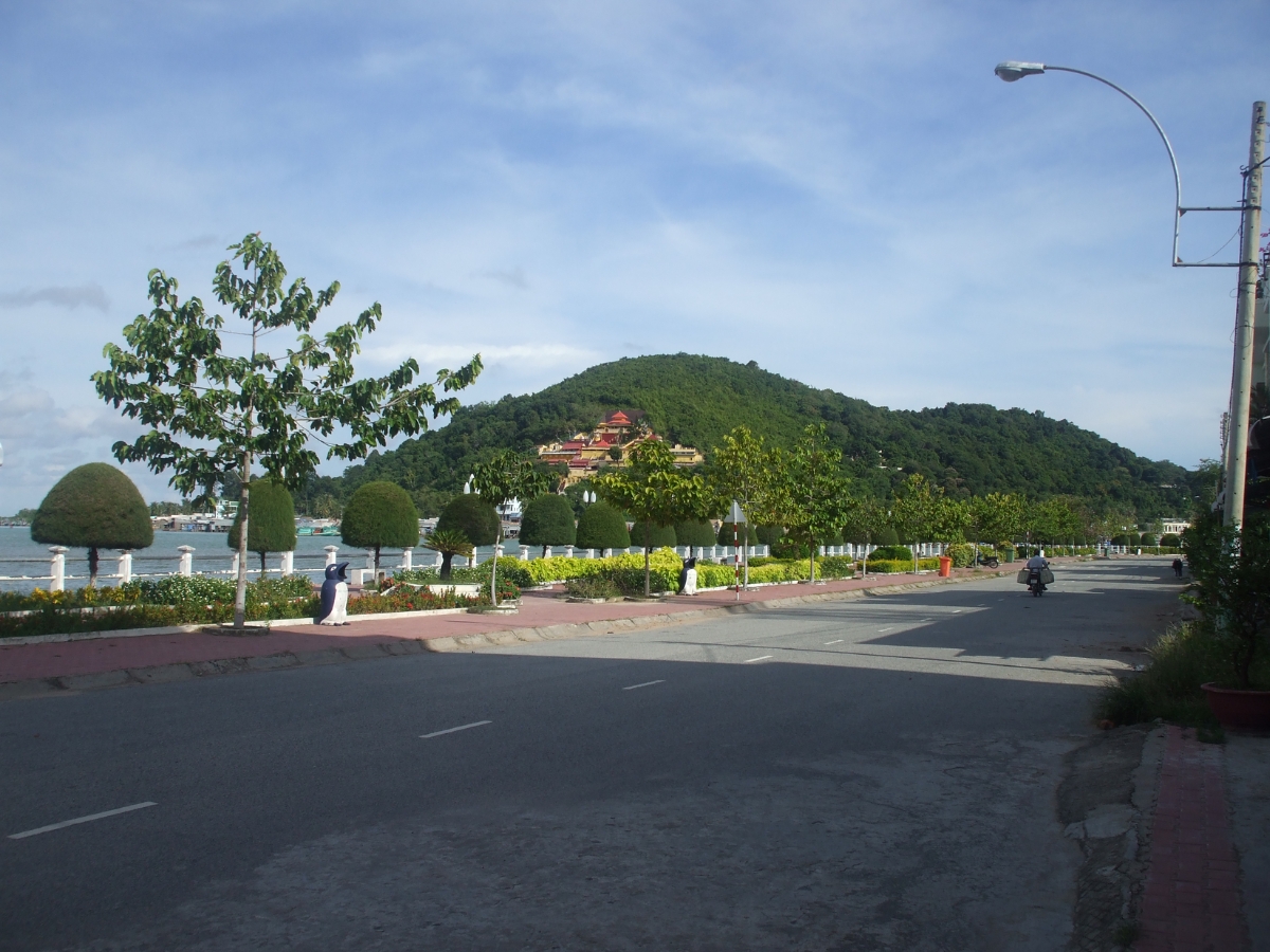 Núi Tô Châu là một dãy núi nằm ở phía Tây vũng Đông Hồ, thuộc phường Hà Tiên, tỉnh An Giang