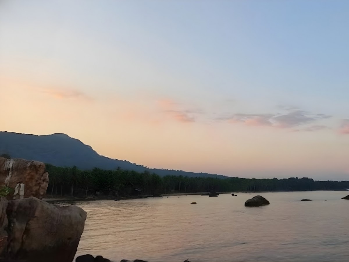Khung cảnh hoàng hôn lãng mạn tại Mũi Đá Chồng