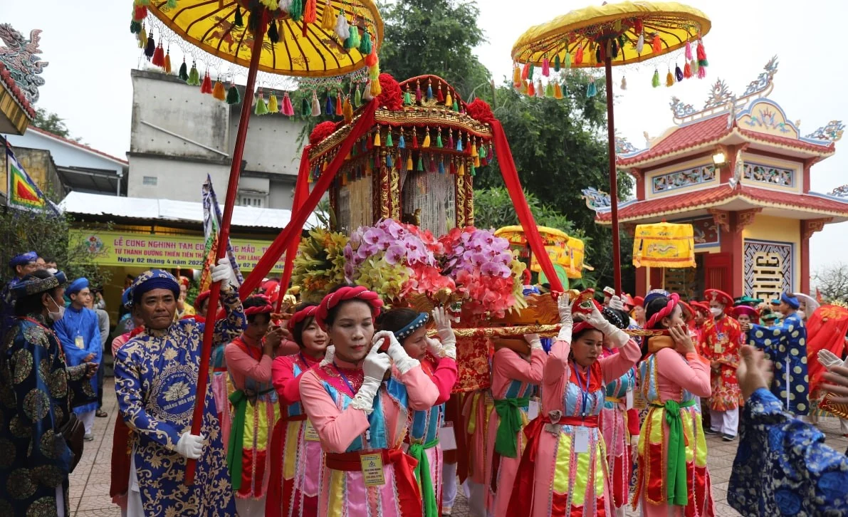 Một trong những thời điểm sôi động nhất tại Dinh Bà Thủy Long Thánh Mẫu là dịp lễ hội rằm tháng Giêng âm lịch hằng năm