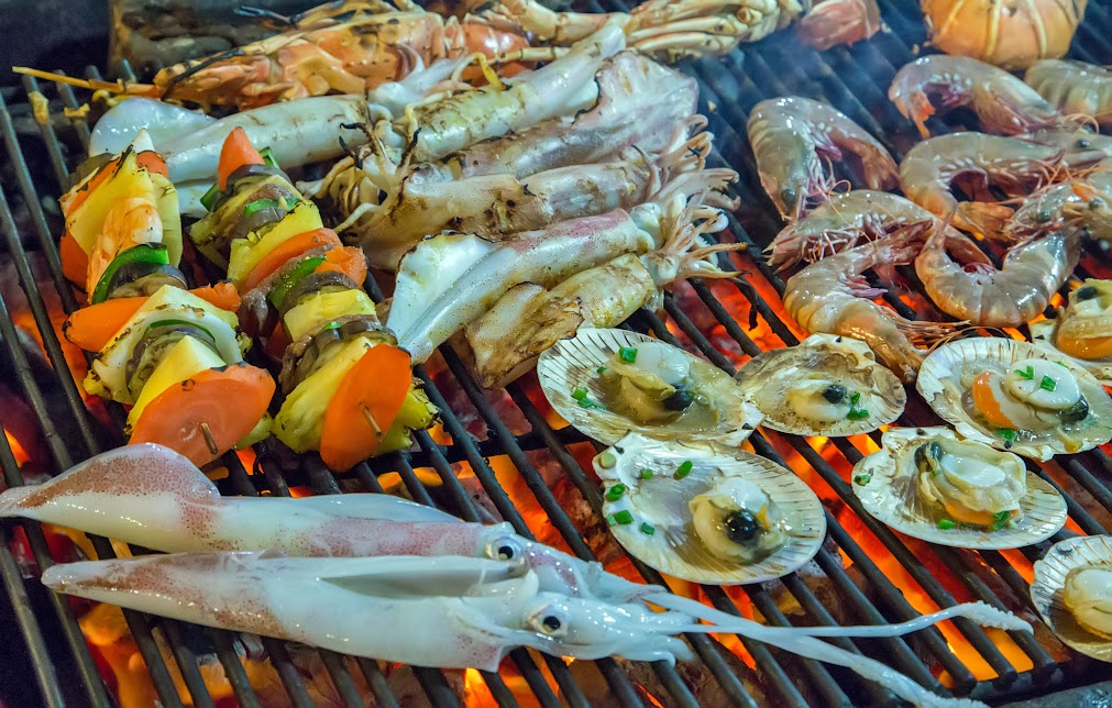 Nhiều loại hải sản tươi sống tại chợ Hàm Ninh Phú Quốc