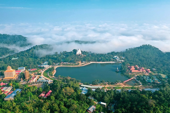 Núi Cấm An Giang được mệnh danh là nóc nhà Đồng bằng sông Cửu Long