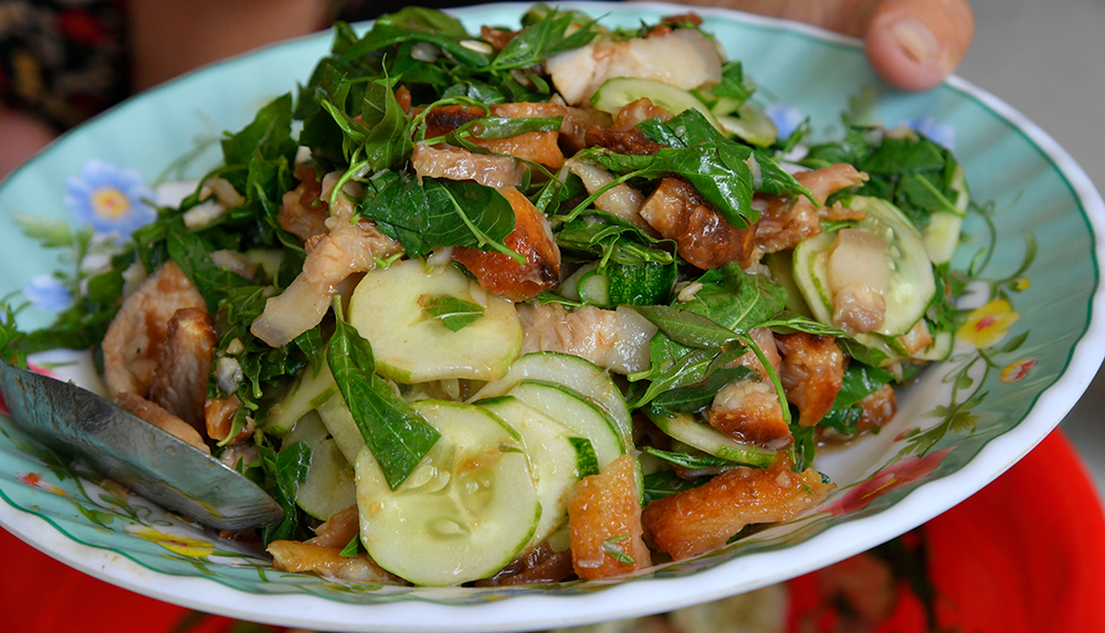 Để làm nên hương vị đúng điệu của gỏi sầu đâu An Giang, nguyên liệu đóng vai trò quyết định