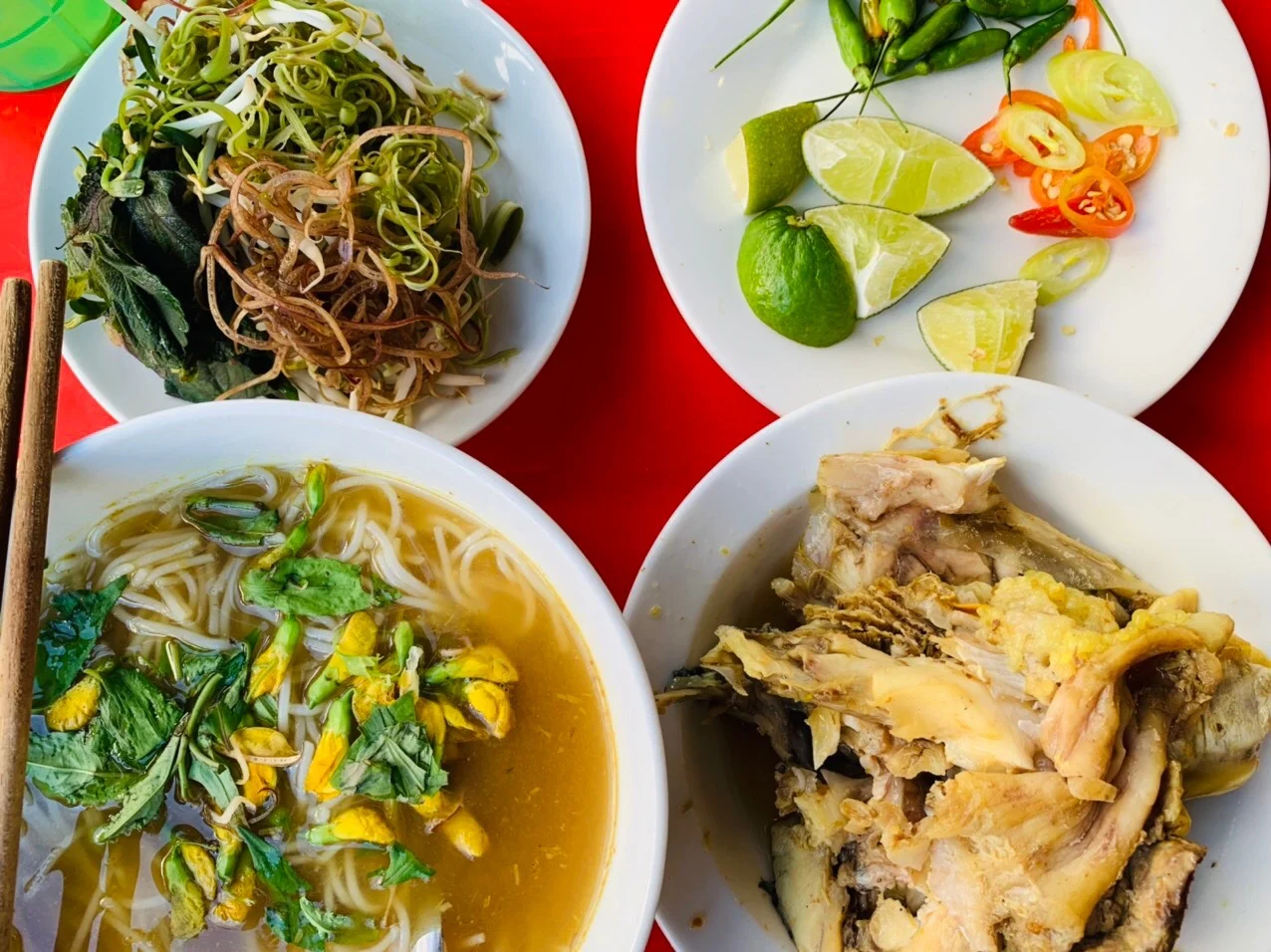 Một lượng nhỏ mắm ruốc được dùng để tăng độ đậm đà cho bún cá Châu Đốc