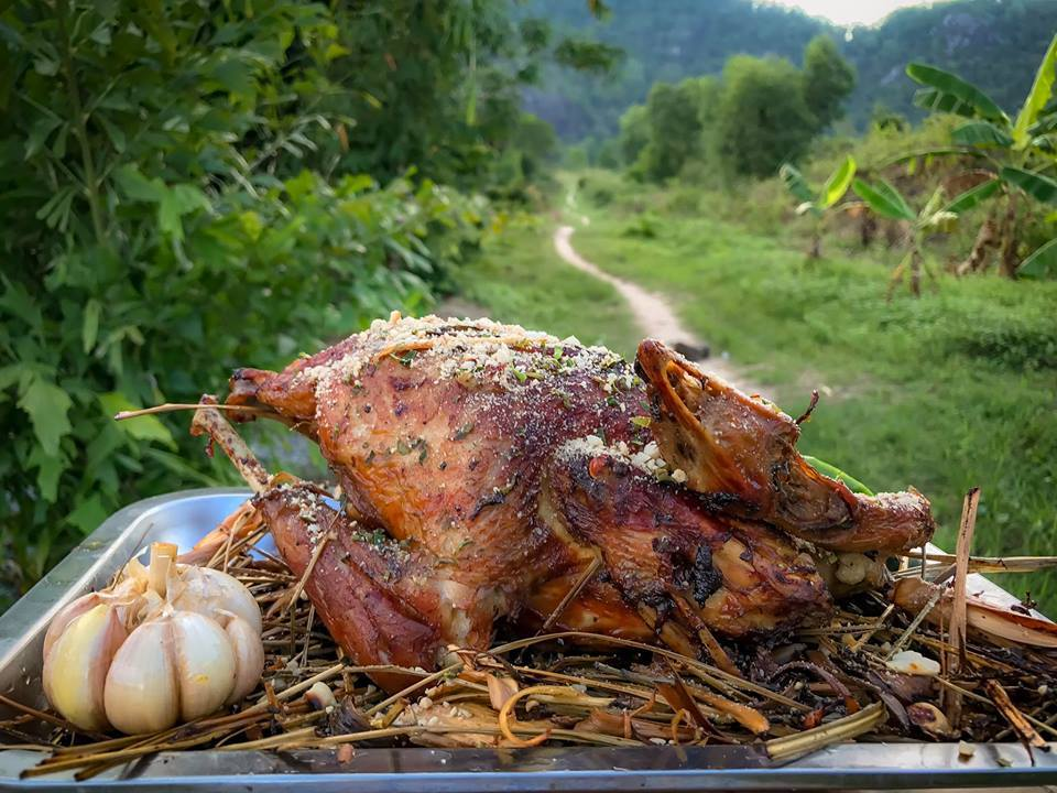 Gà đốt lá chúc Ô Thum – đặc sản Tri Tôn với hương vị độc đáo