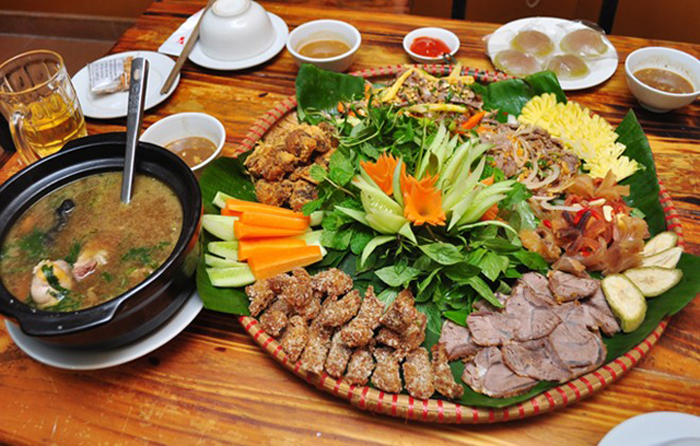 Nhắc đến hành trình khám phá ẩm thực miền Tây, nhiều thực khách sành ăn sẽ nghĩ ngay đến bò bảy món núi Sam