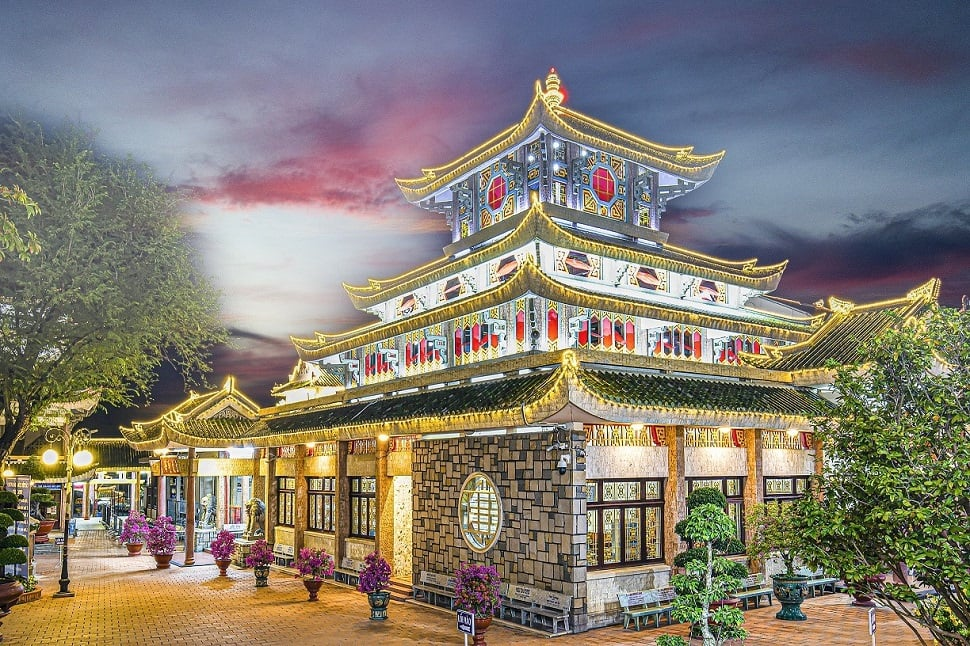 Miếu Bà Chúa Xứ Núi Sam là trung tâm hành hương lớn bậc nhất khu vực Nam Bộ