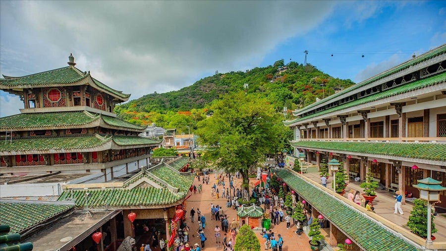 Châu Đốc nổi tiếng với nhiều địa điểm du lịch nổi tiếng