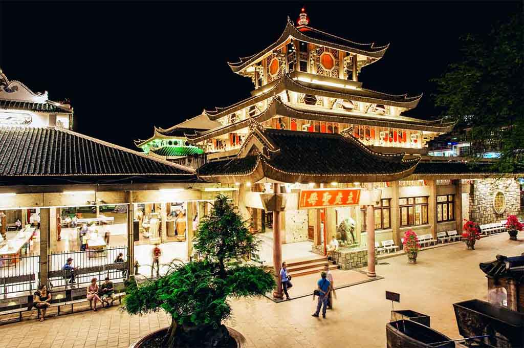 Mùa cao điểm của tour thường rơi vào đầu năm và dịp vía Bà tại Miếu Bà Chúa Xứ Núi Sam