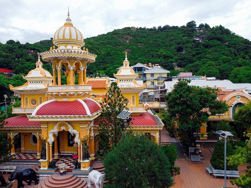 Chùa Tây An cũng là một điểm đến trong tour Chùa Bà Châu Đốc Núi Cấm
