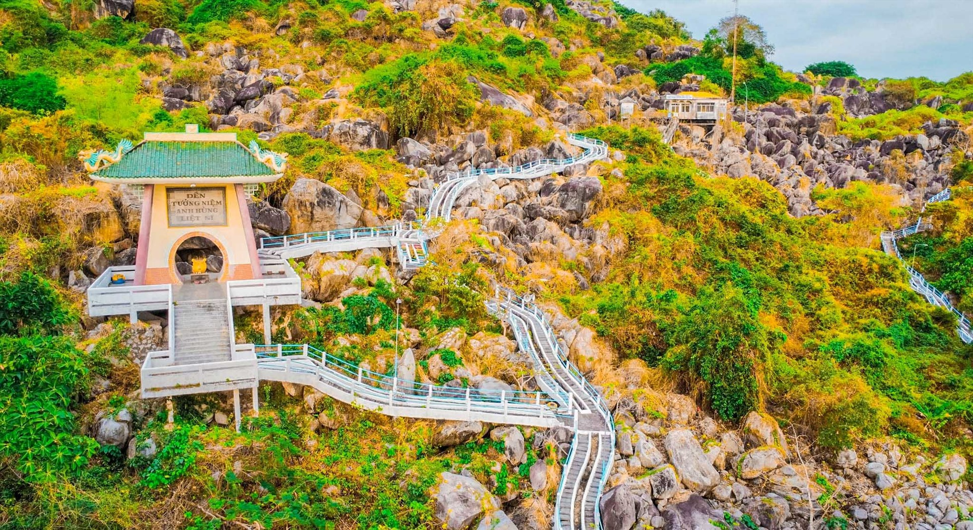 Đồi Tức Dụp là ngọn đồi nổi tiếng của tỉnh An Giang