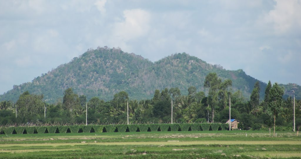 Núi Tượng là một trong những ngọn núi mang đậm dấu ấn tâm linh tại An Giang