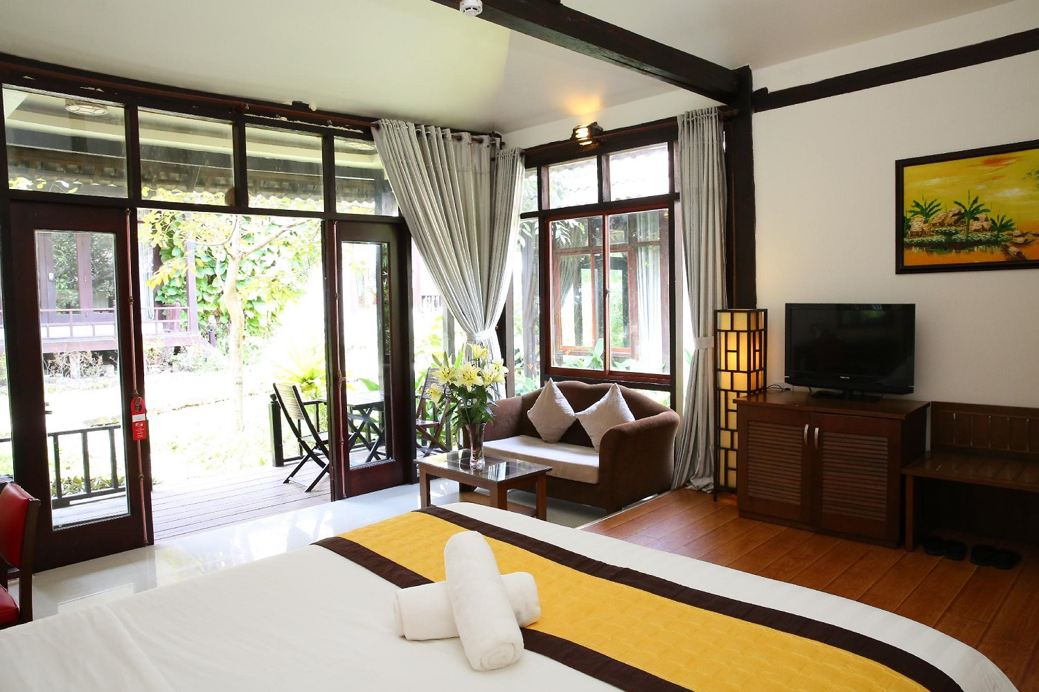Nội thất ấm cúng và tiện nghi của hạng phòng Bungalow Executive