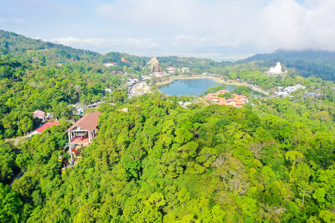Hồ Thủy Liêm với khung cảnh nên thơ, bình yên