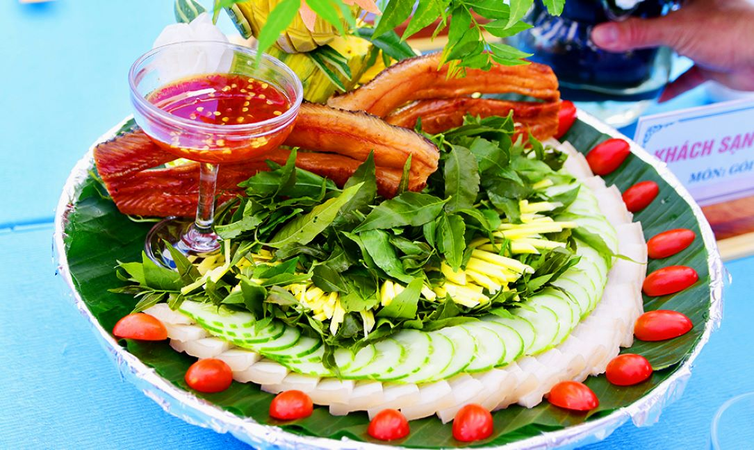 Món gỏi sầu đâu trứ danh của An Giang