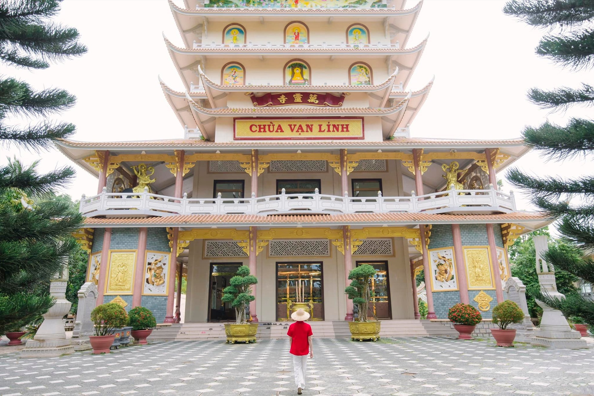 Du khách có thể kết hợp tham quan chùa Vạn Linh tại núi Cấm