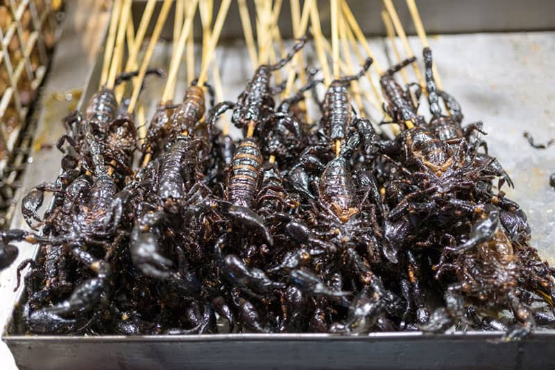 Du khách nên lựa chọn những quán uy tín tại địa phương để thưởng thức trọn vẹn món bò cạp Bảy Núi
