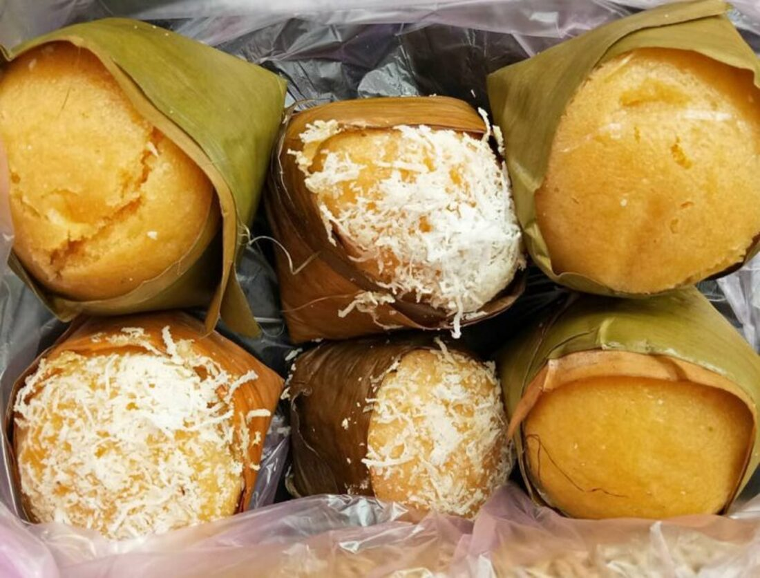Bánh bò thốt nốt An Giang có màu vàng tươi và hương vị béo bùi đặc trưng
