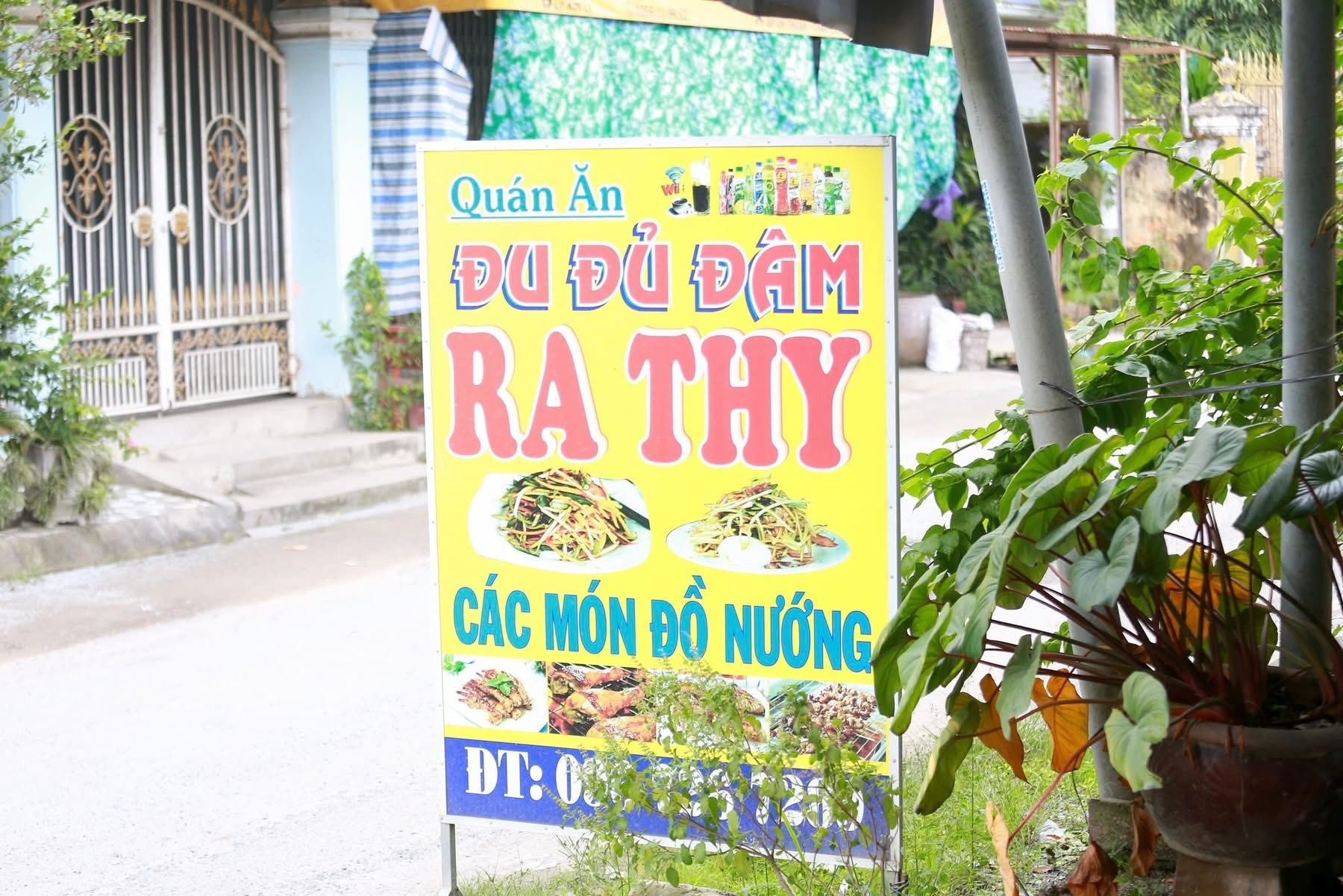 Quán Rathy là một trong những điểm đến lý tưởng để du khách trải nghiệm món đu đủ đâm