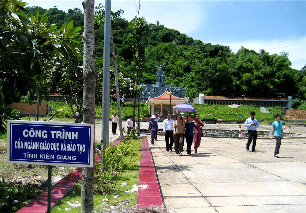 Công trình tưởng niệm mộ chị Sứ được xây dựng khang trang