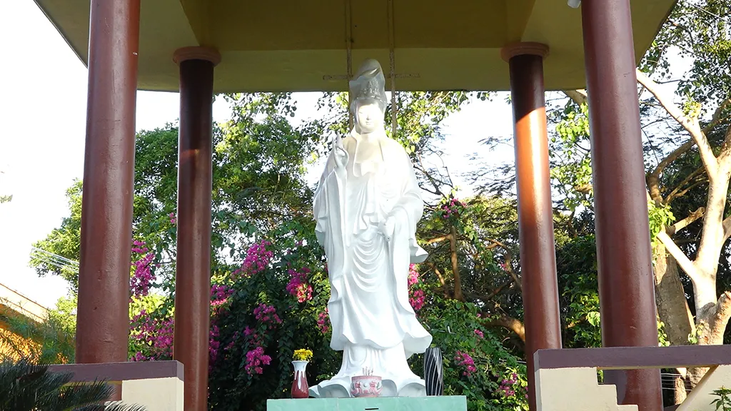 Không gian yên bình và thanh tịnh của chùa Hòn Quéo