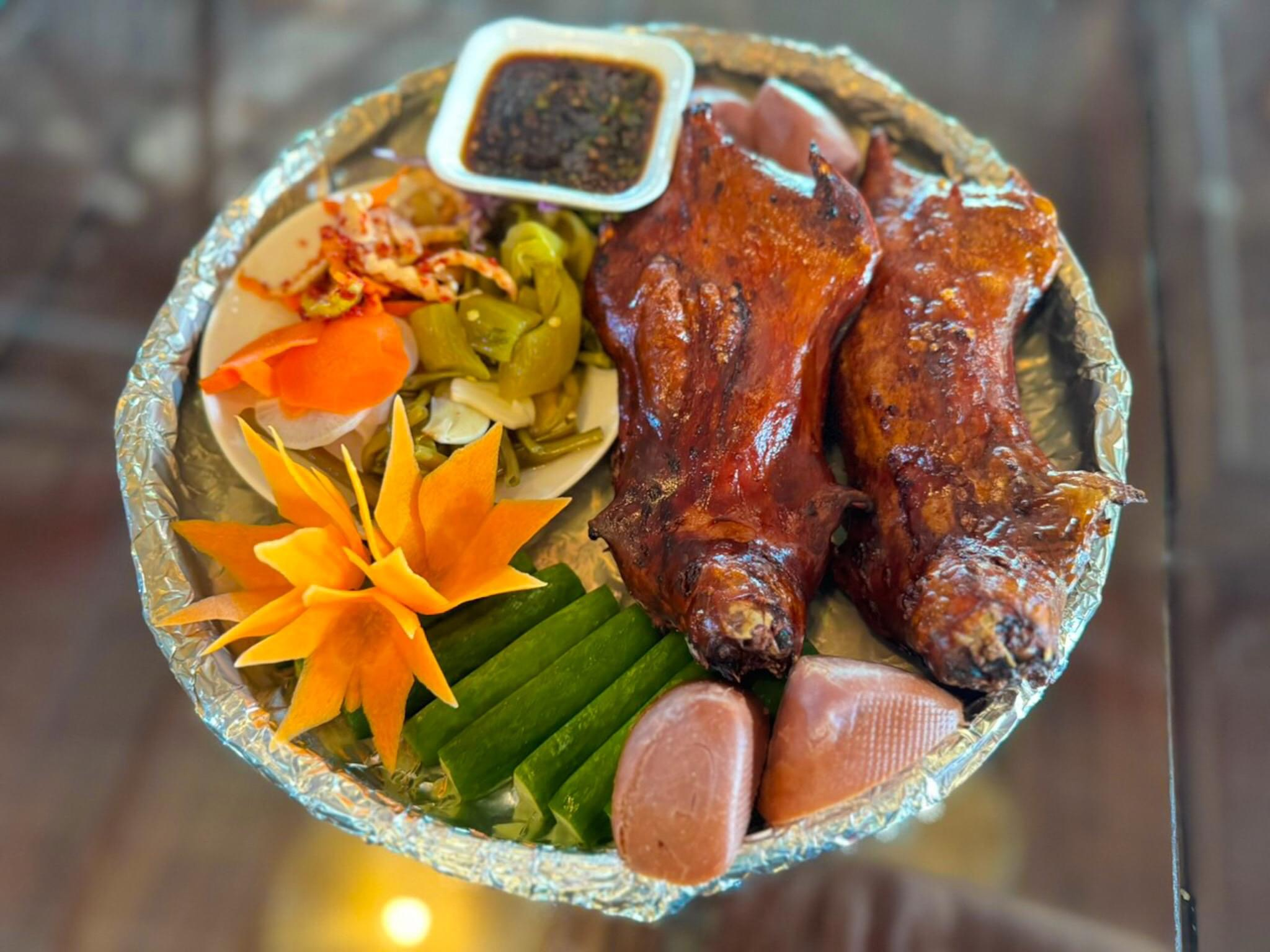 Món thịt quay nổi tiếng tại nhà hàng Lugar Bistro