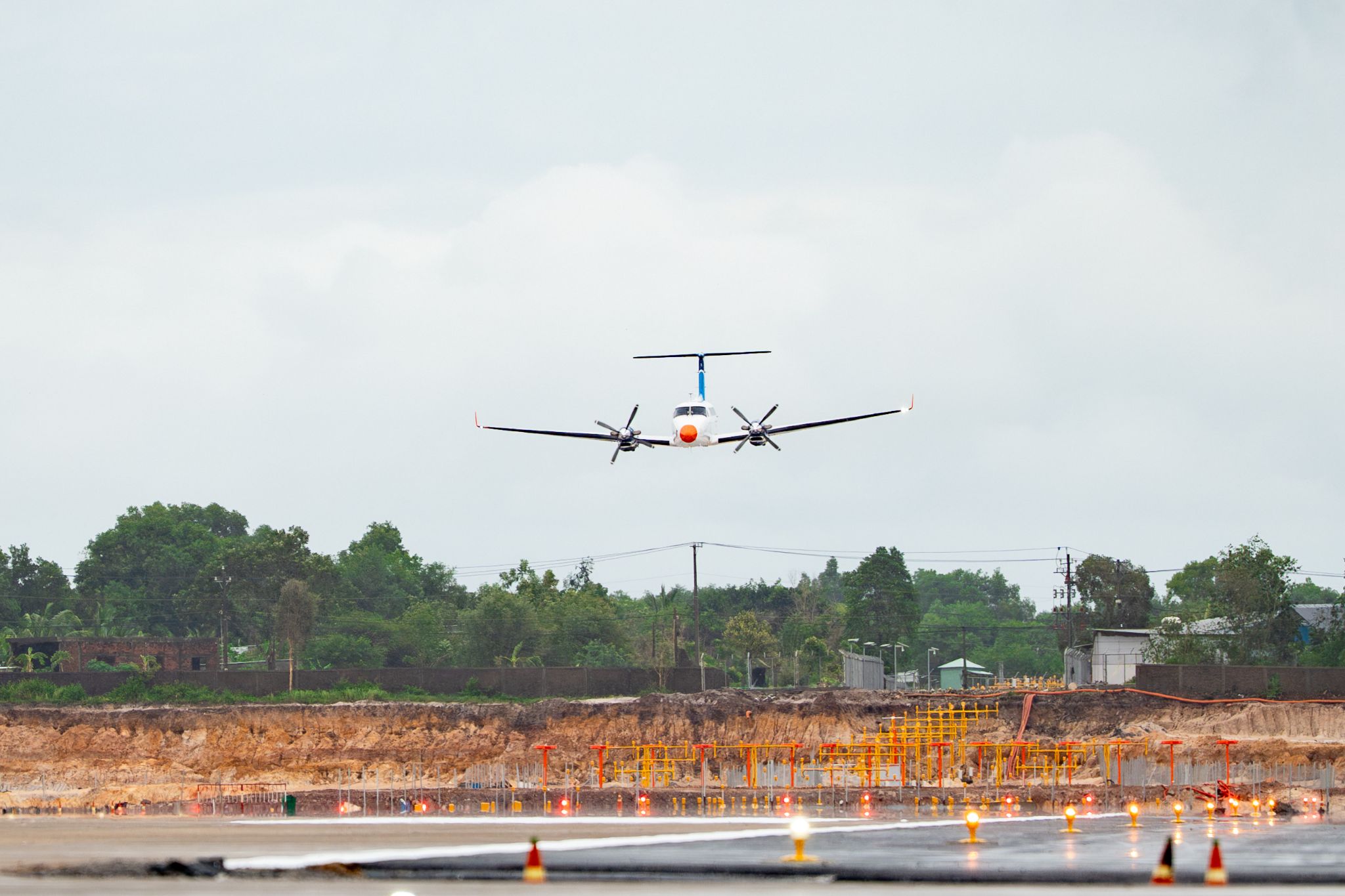 Sự kiện bay hiệu chuẩn tại đường cất hạ cánh số 2 tại Phú Quốc không chỉ là cột mốc hoàn thiện một công trình hạ tầng, mà còn là dấu ấn của một tiến độ thi công “đáng kinh ngạc”