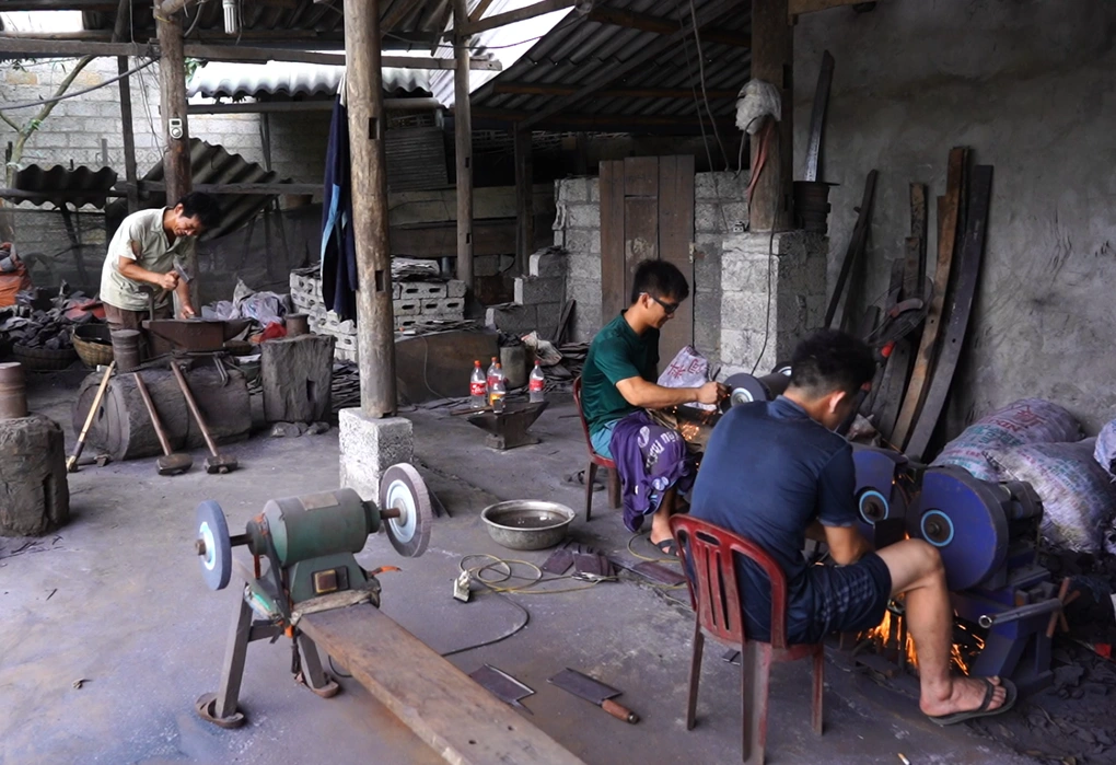 Những người thợ rèn cần mẫn tại làng rèn Phú Mỹ